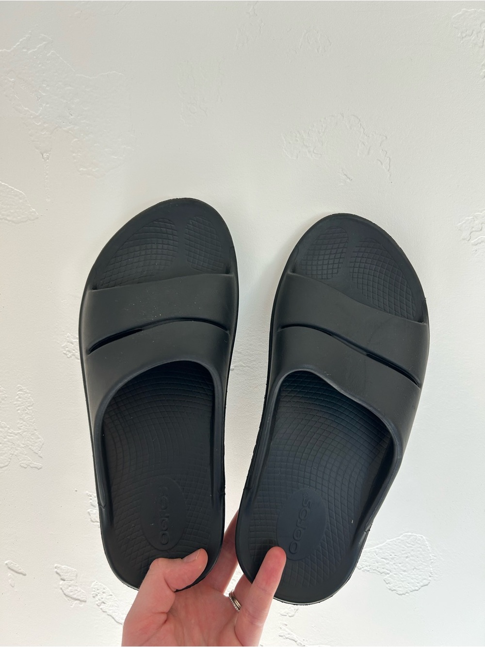 OOFOS Ooahh Recovery Slide Sandals Sz M5 W8 EU39 Black Comfy